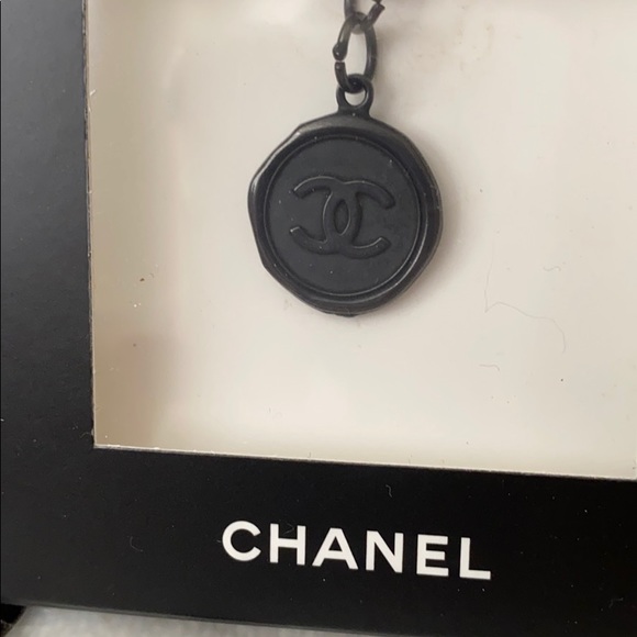 Cute Chanel charm - Picture 2 of 13
